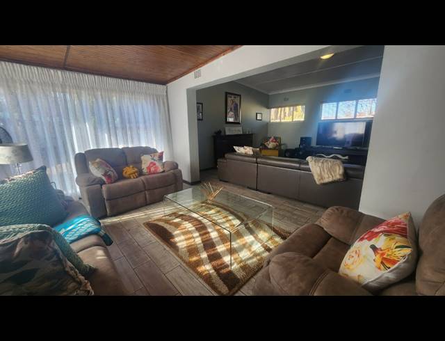 3 BEDROOM HOUSE FOR SALE IN VANDERBIJLPARK SW 1